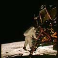 Aldrin kliver ut....